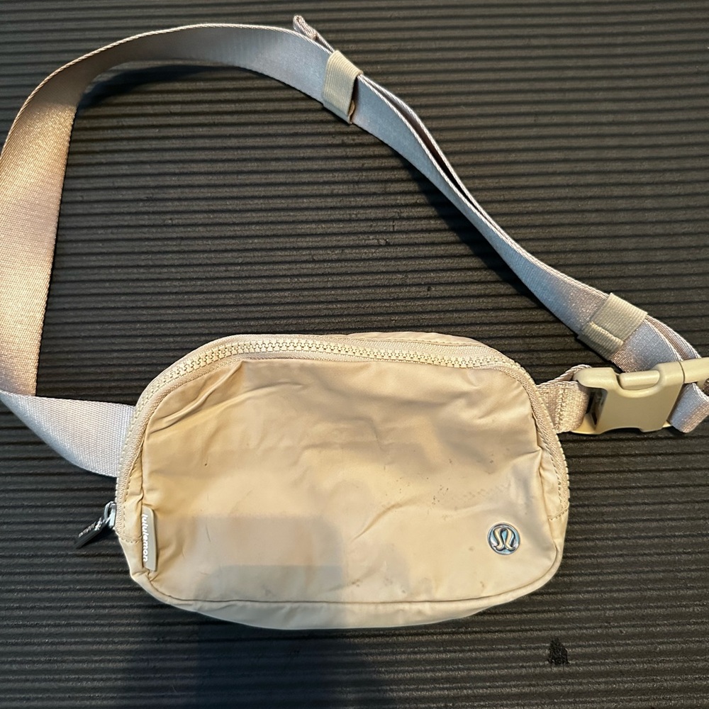 Lululemon belt bag